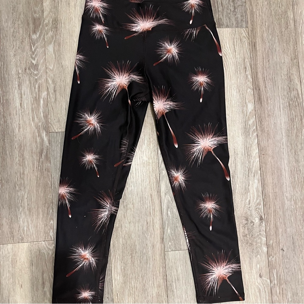 Hallow + Plank M size black floral sports leggings